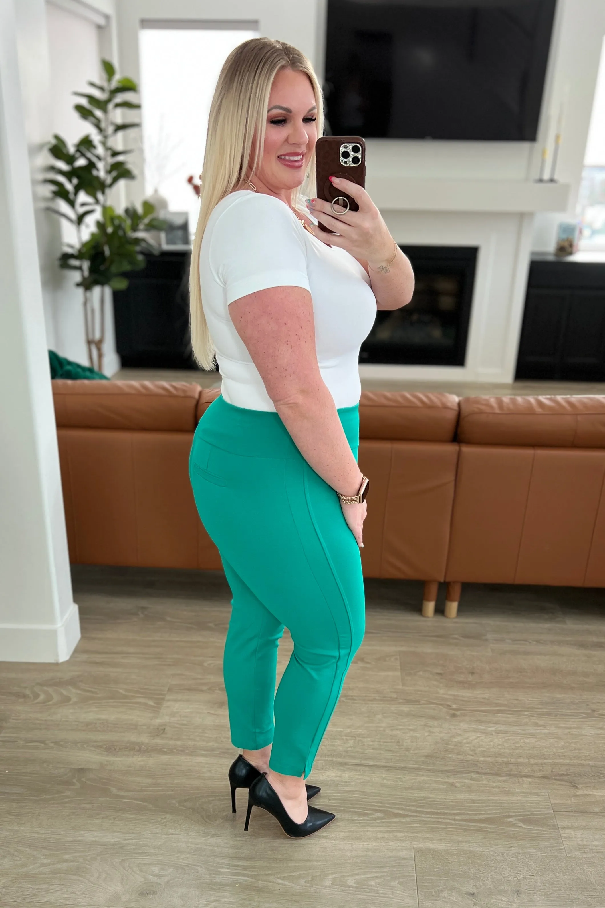 Magic Ankle Crop Skinny Pants in Kelly Green