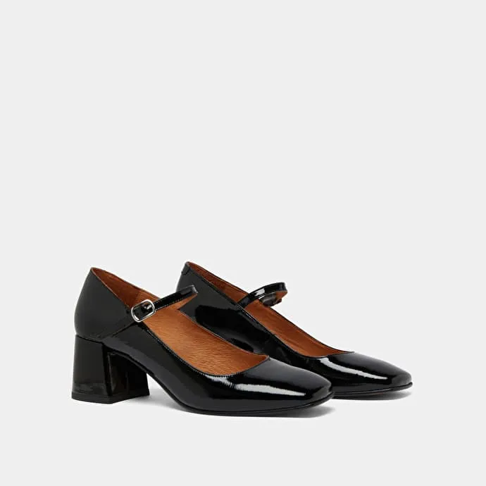 Mary Janes with square heel in black patent leather