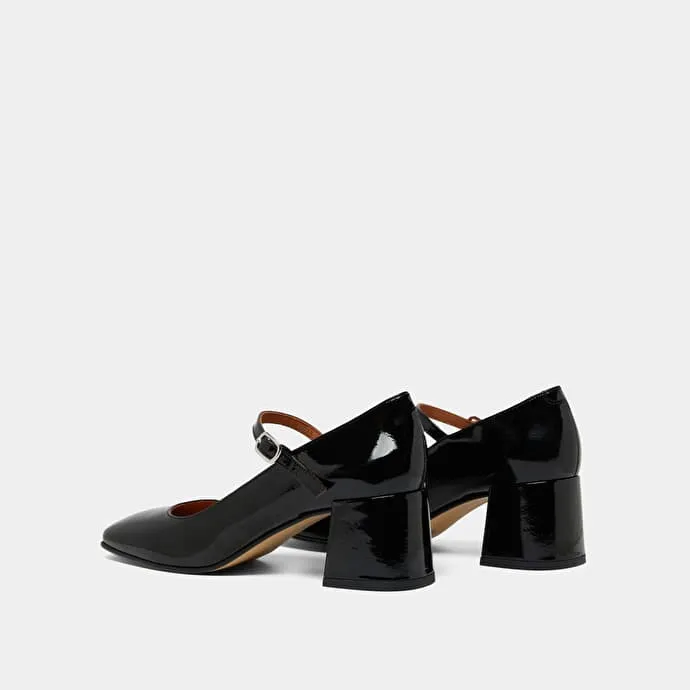 Mary Janes with square heel in black patent leather