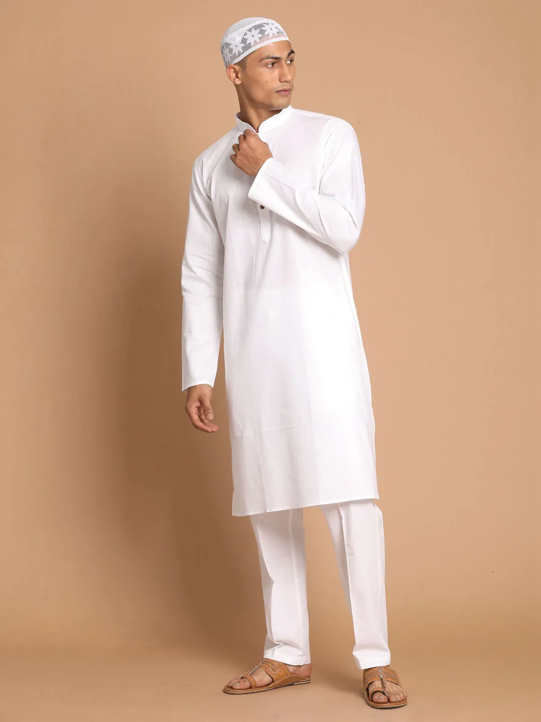 VASTRAMAY Men White Kurta And Cotton Pant Set With Prayer Cap