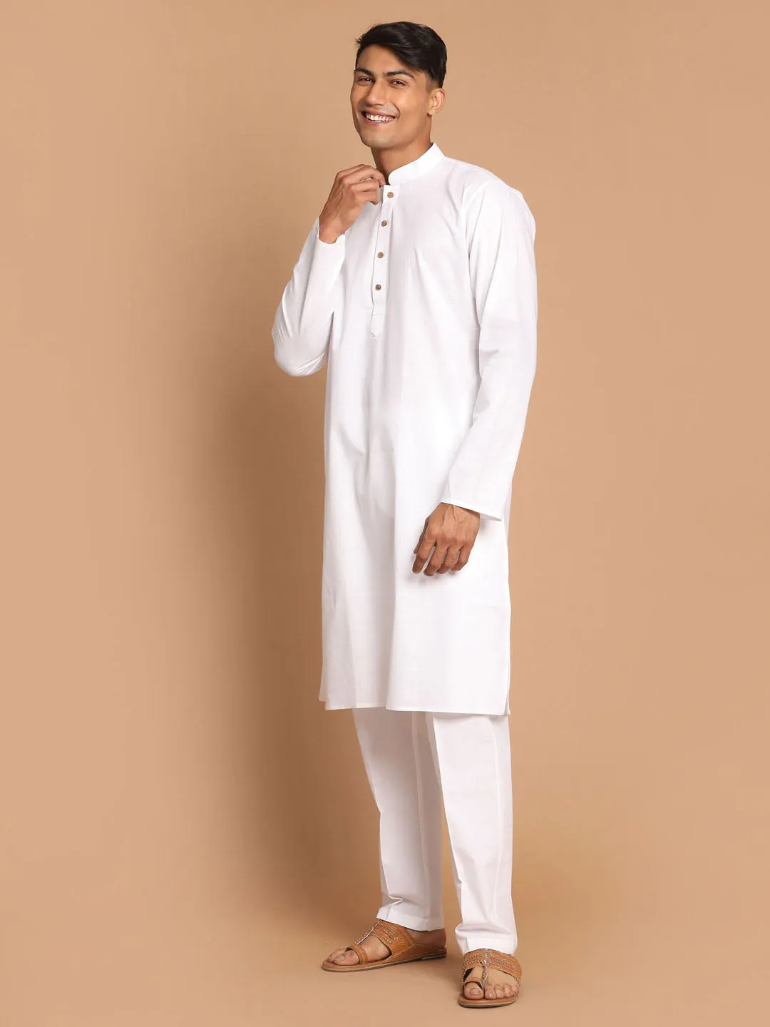 VASTRAMAY Men White Kurta And Cotton Pant Set With Prayer Cap