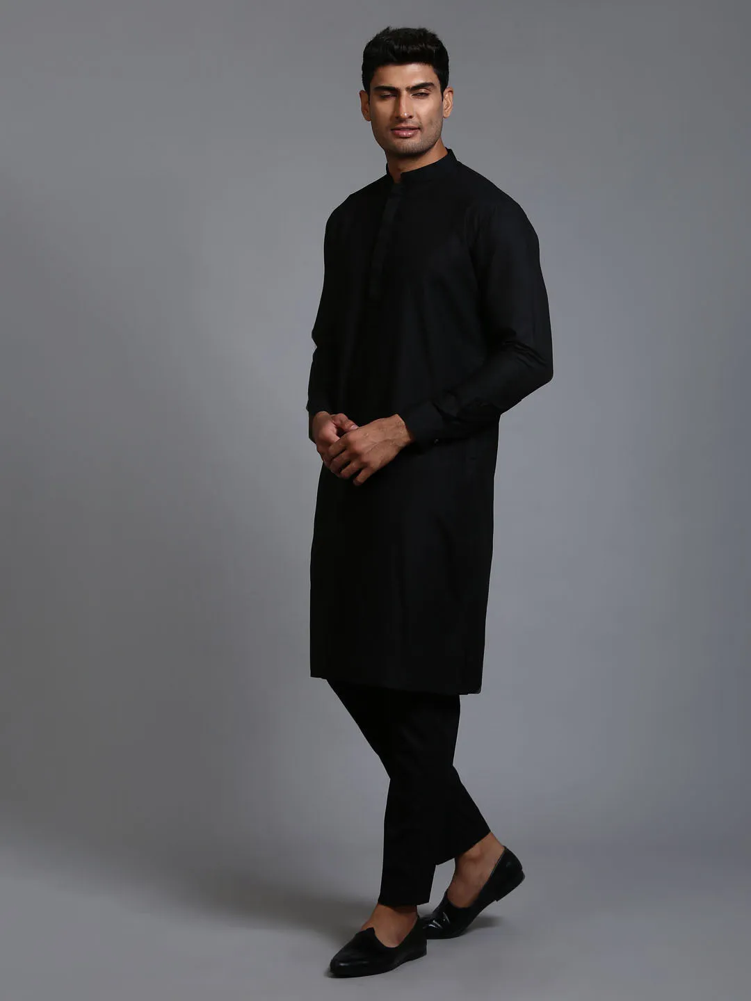 VM BY VASTRAMAY Men's Black Cotton Blend Kurta and Pant Set