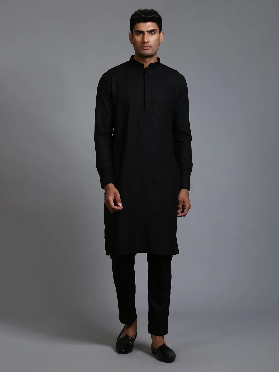 VM BY VASTRAMAY Men's Black Cotton Blend Kurta and Pant Set