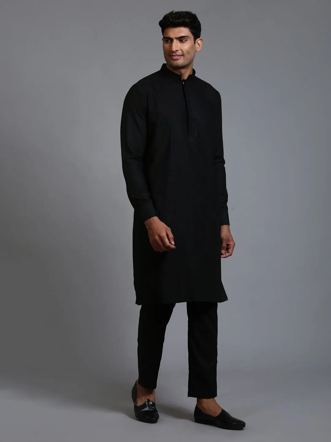 VM BY VASTRAMAY Men's Black Cotton Blend Kurta and Pant Set